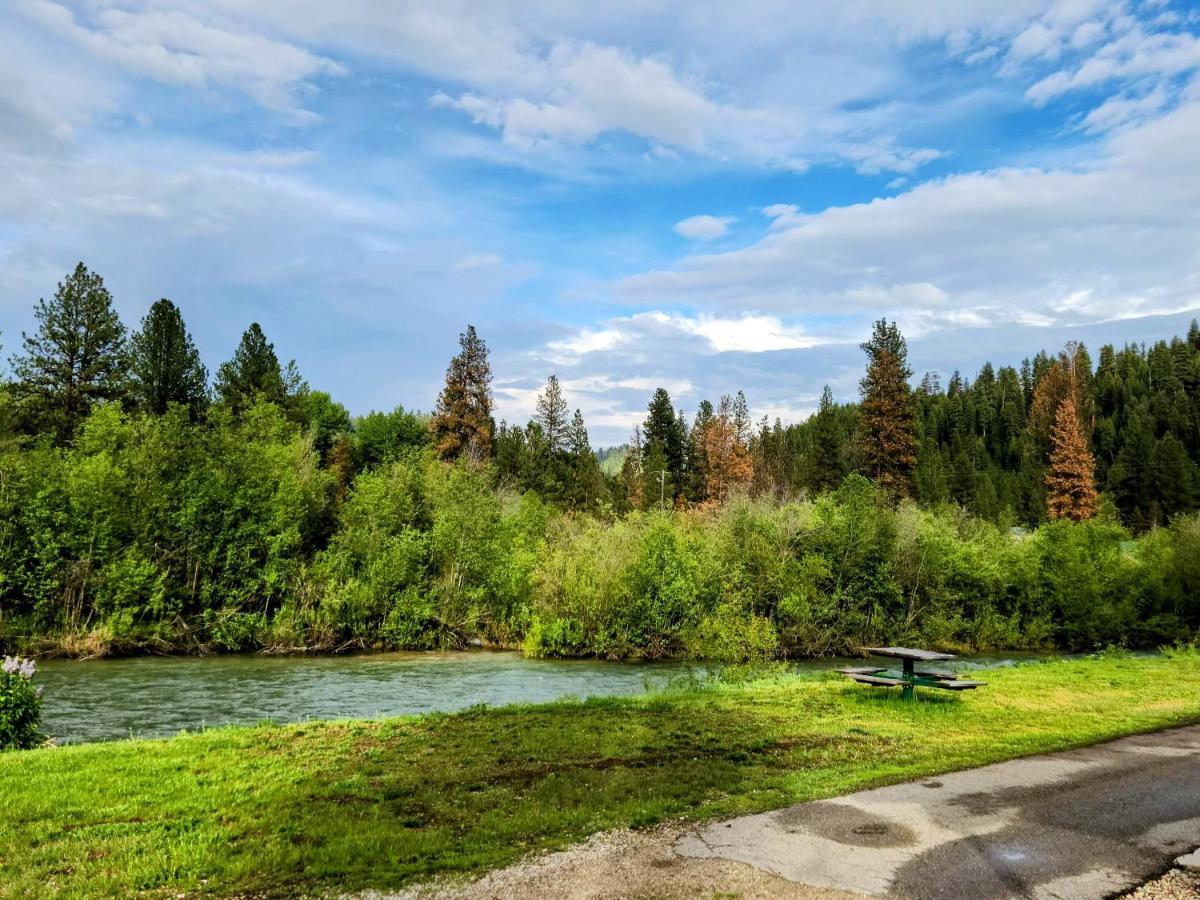 Southfork Lodge - Riverside Inn Lowman Екстер'єр фото