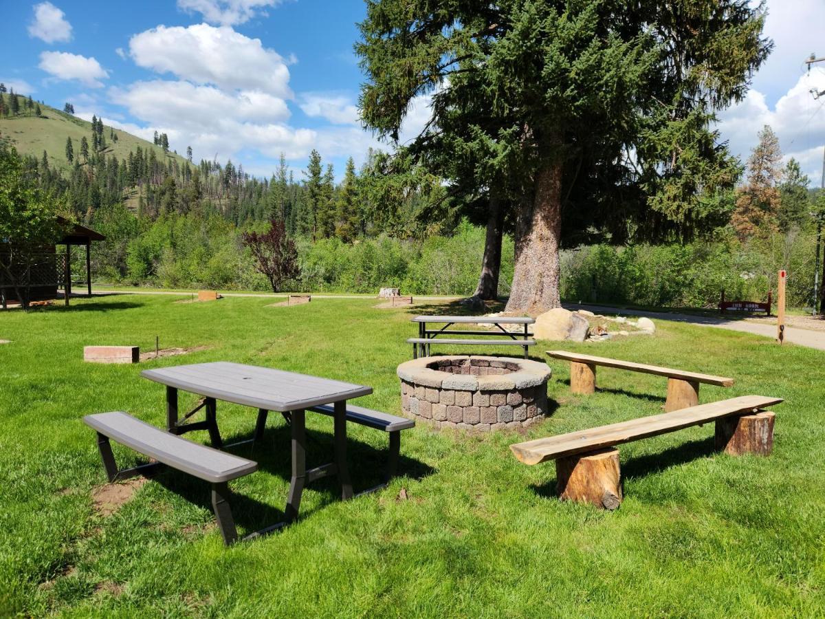 Southfork Lodge - Riverside Inn Lowman Екстер'єр фото